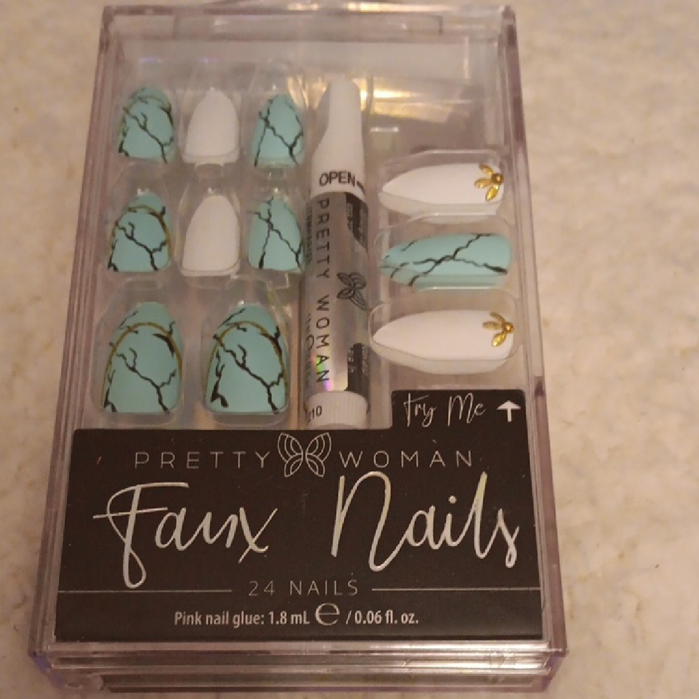 Pretty Woman Faux Nails Set - Blue and White